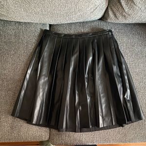 New Never worn. Black Faux Leather BCBGMaxazria Pleated skirt Size 12 / L